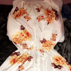 Super cute long sleeve summer time romper🌸🌻🌷